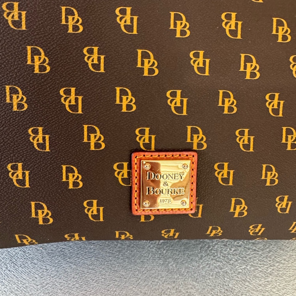 NEW Dooney & Bourke Ashton Top Zip Tote Bag - Brown Tomro monogram red lining - Picture 2 of 9
